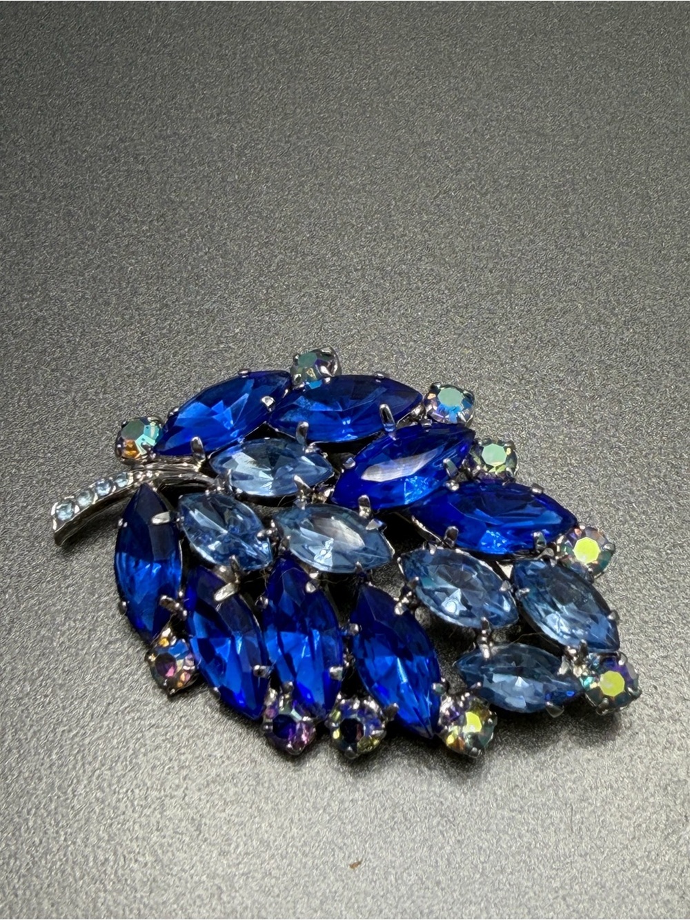 🔥2/$100 Vintage Dazzling Blues Rhinestone Leaf Brooch